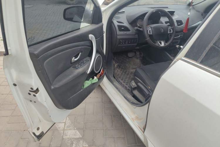 Used Renault Fluence 2013 2.0L Comfort Edition Driver Seat