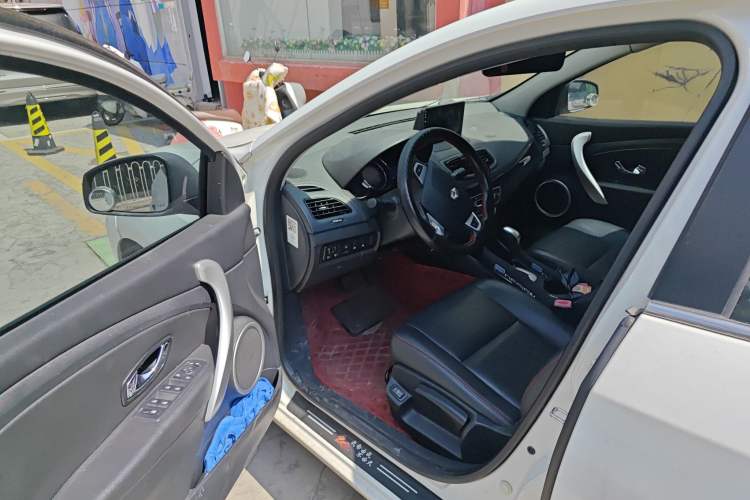 Used Renault Fluence 2013 2.0L Standard Edition Driver Seat