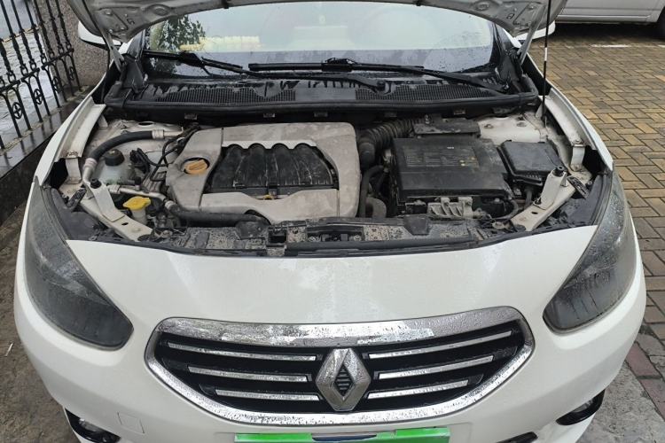 Used Renault Fluence 2013 2.0L Fashion Edition Engine Bay