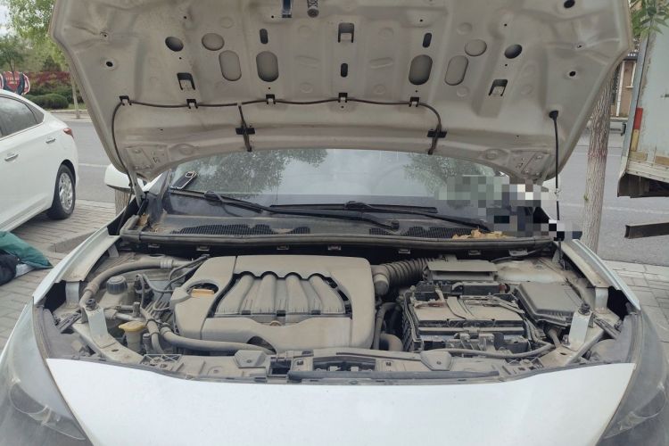 Used Renault Fluence 2013 2.0L Comfort Edition Engine Bay