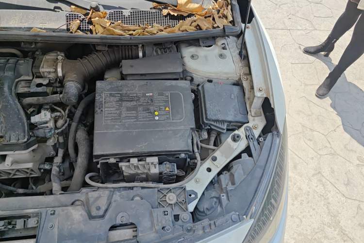 Used Renault Fluence 2013 2.0L Standard Edition Engine Bay Left