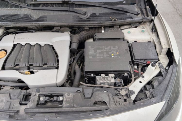 Used Renault Fluence 2013 2.0L Comfort Edition Engine Bay Left