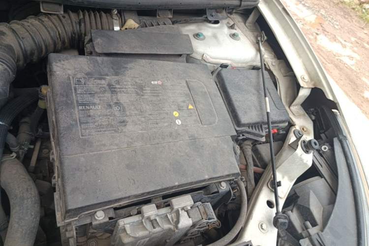 Used Renault Fluence 2013 2.0L Fashion Edition Engine Bay Left