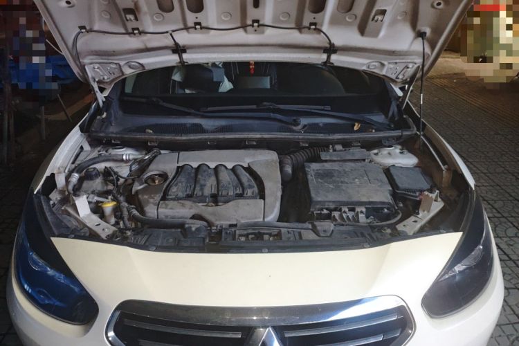 Used Renault Fluence 2013 2.0L Comfort Edition Engine Bay