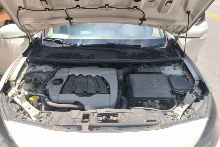 Used Renault Fluence 2013 2.0L Comfort Edition Engine Bay