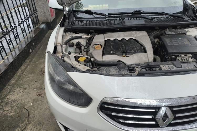 Used Renault Fluence 2013 2.0L Fashion Edition Engine Bay Right