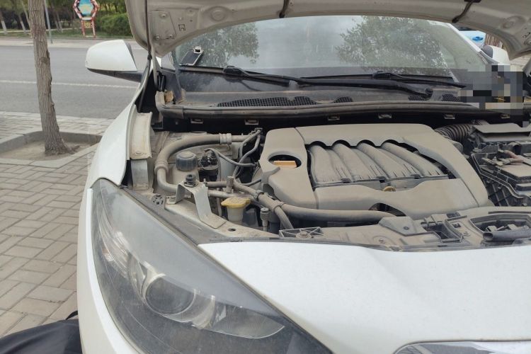 Used Renault Fluence 2013 2.0L Comfort Edition Engine Bay Right
