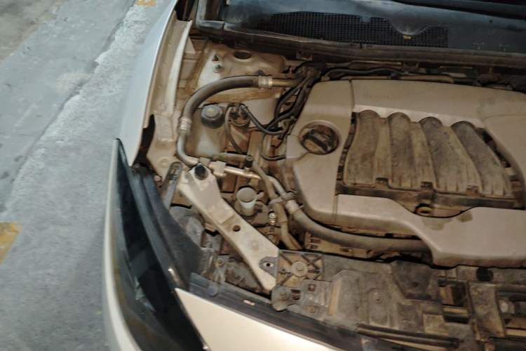 Used Renault Fluence 2013 2.0L Fashion Edition Engine Bay Right