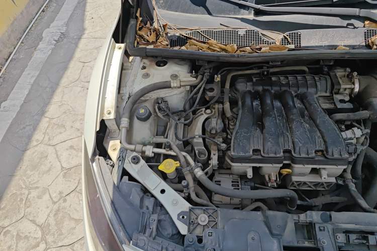 Used Renault Fluence 2013 2.0L Standard Edition Engine Bay Right