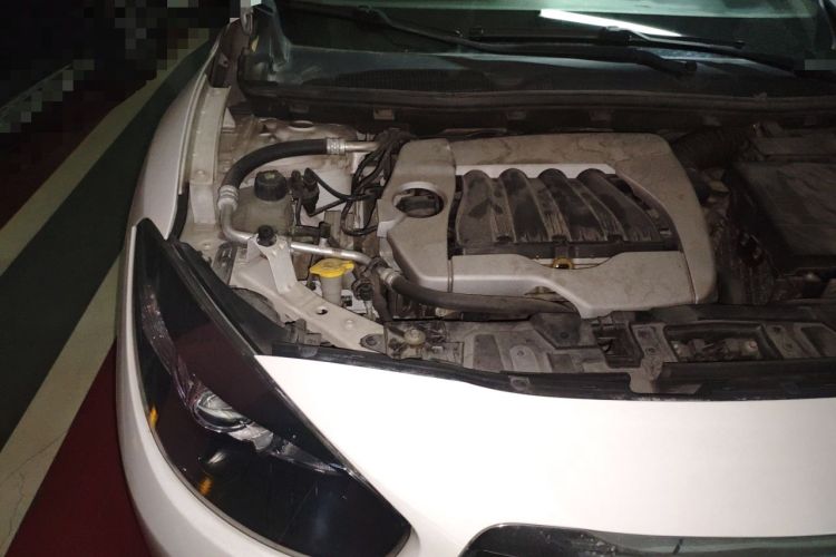 Used Renault Fluence 2013 2.0L Fashion Edition Engine Bay Right