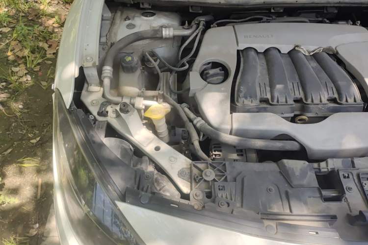 Used Renault Fluence 2013 2.0L Fashion Edition Engine Bay Right