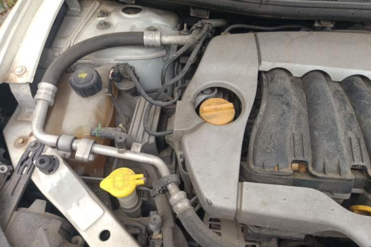 Used Renault Fluence 2013 2.0L Fashion Edition Engine Bay Right