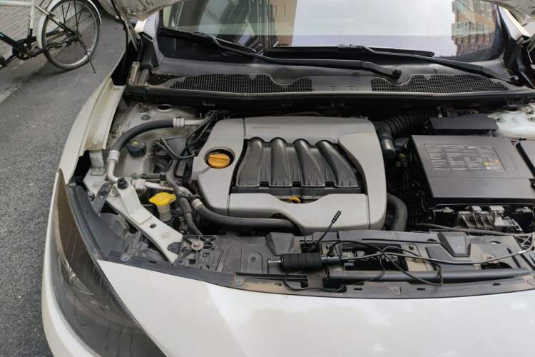 Used Renault Fluence 2013 2.0L Fashion Edition Engine Bay Right
