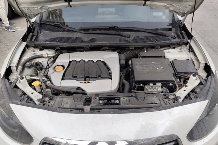 Used Renault Fluence 2013 2.0L Comfort Edition Engine Bay