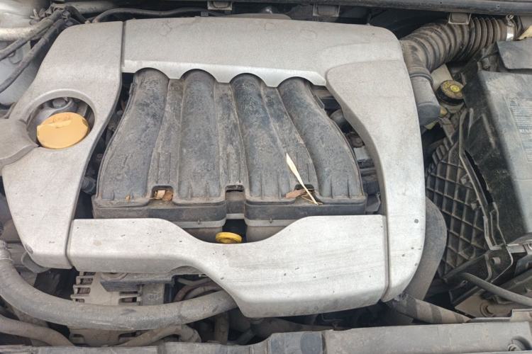 Used Renault Fluence 2013 2.0L Fashion Edition Engine Bay