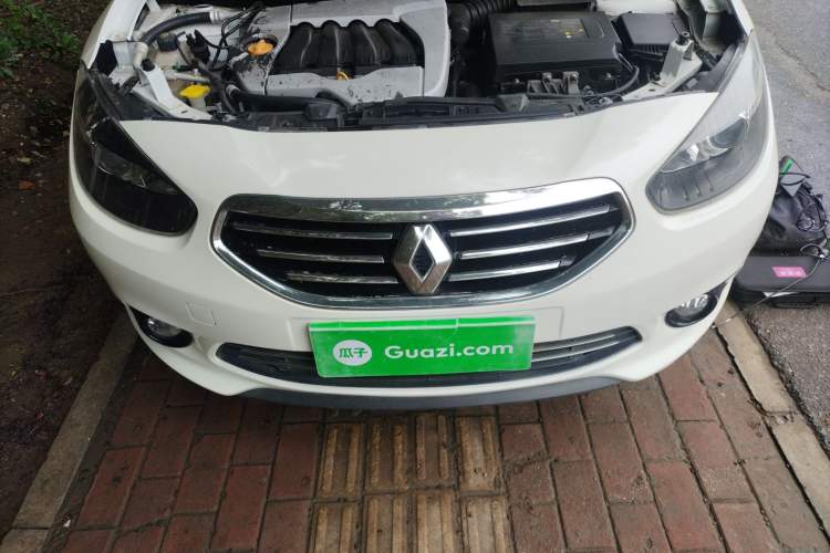 Used Renault Fluence 2013 2.0L Comfort Edition Engine Bay