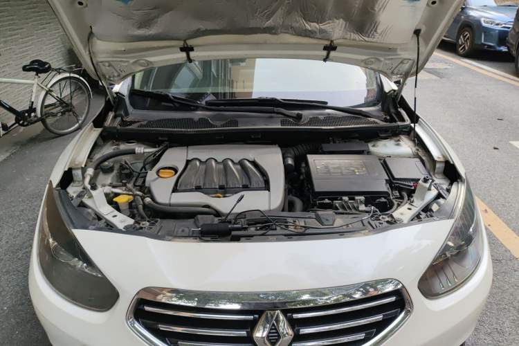 Used Renault Fluence 2013 2.0L Fashion Edition Engine Bay