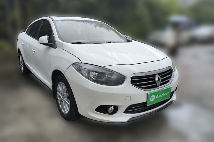 Used Renault Fluence 2013 2.0L Fashion Edition Front Right 45 Deg