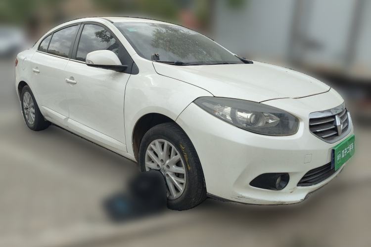 Used Renault Fluence 2013 2.0L Comfort Edition Front Right 45 Deg