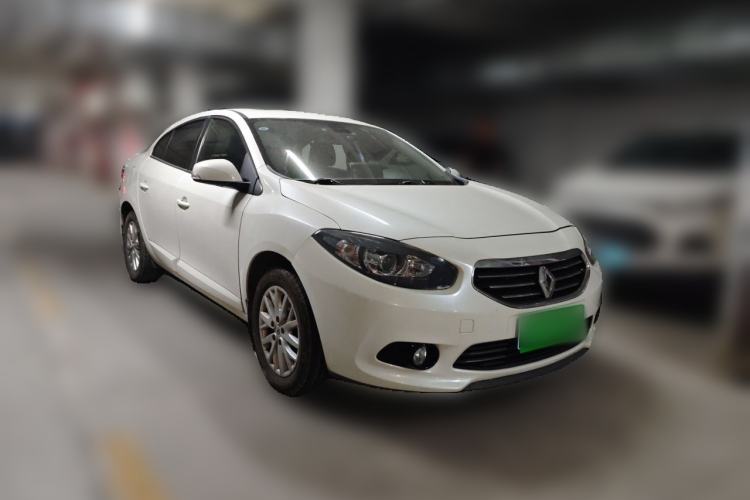 Used Renault Fluence 2013 2.0L Fashion Edition Front Right 45 Deg