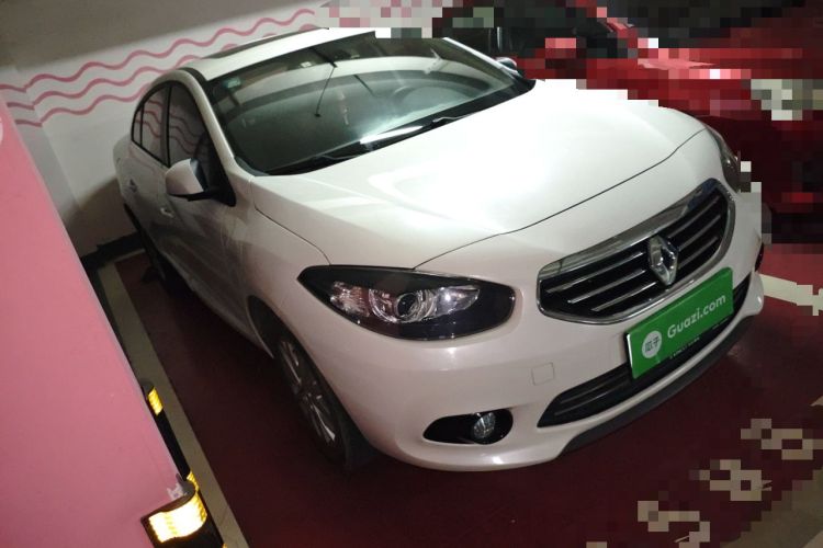 Used Renault Fluence 2013 2.0L Fashion Edition Front Right 45 Deg