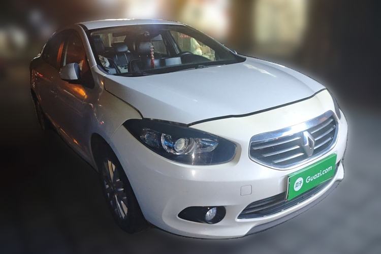 Used Renault Fluence 2013 2.0L Comfort Edition Front Right 45 Deg