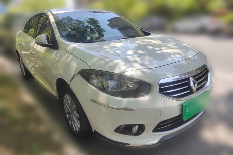 Used Renault Fluence 2013 2.0L Fashion Edition Front Right 45 Deg