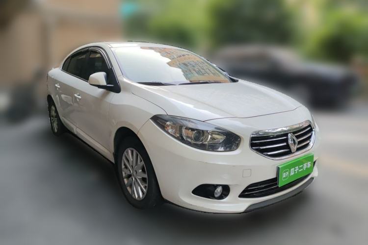 Used Renault Fluence 2013 2.0L Fashion Edition Front Right 45 Deg
