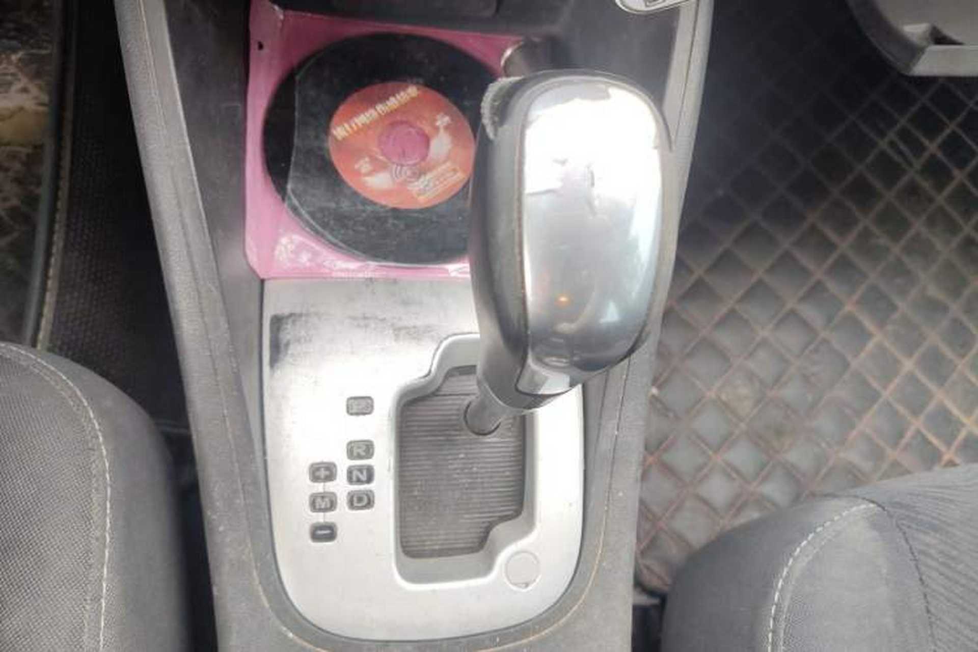 Used Renault Fluence 2013 2.0L Comfort Edition Gear Lever