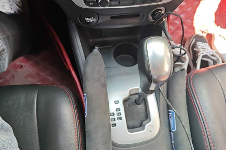 Used Renault Fluence 2013 2.0L Standard Edition Gear Lever
