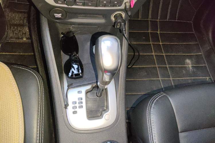 Used Renault Fluence 2013 2.0L Fashion Edition Gear Lever