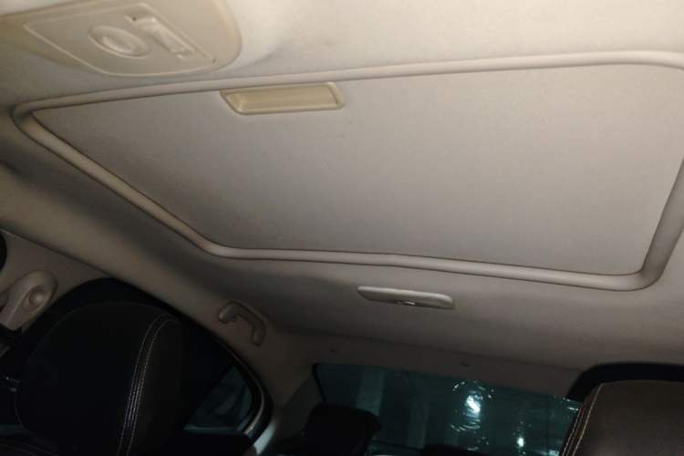 Used Renault Fluence 2013 2.0L Fashion Edition Headliner