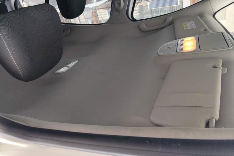 Used Renault Fluence 2013 2.0L Comfort Edition Headliner