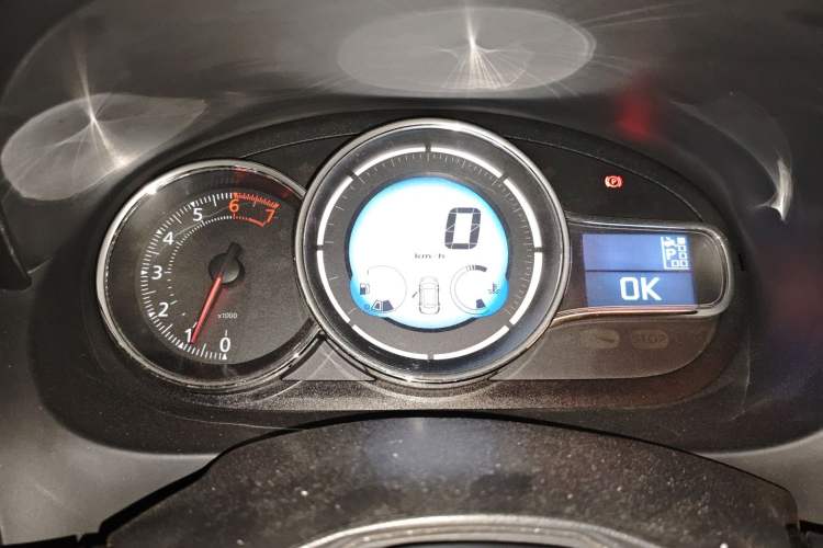 Used Renault Fluence 2013 2.0L Comfort Edition Instrument Cluster