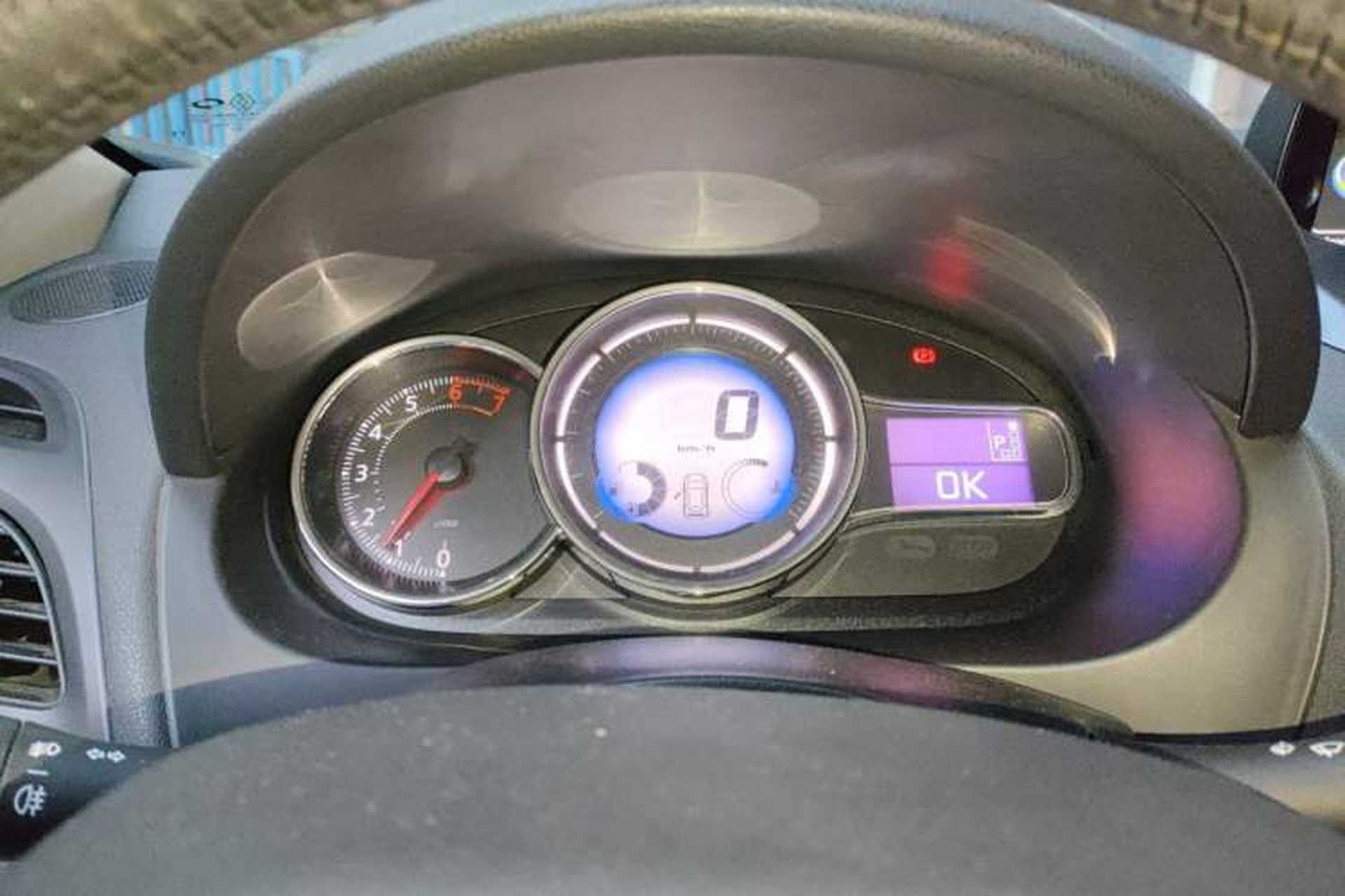 Used Renault Fluence 2013 2.0L Fashion Edition Instrument Cluster