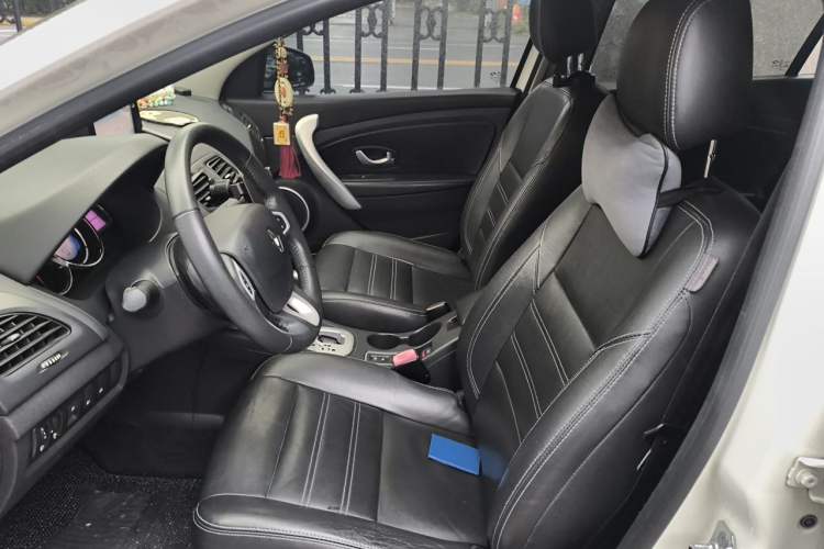 Used Renault Fluence 2013 2.0L Fashion Edition Left Front Seat