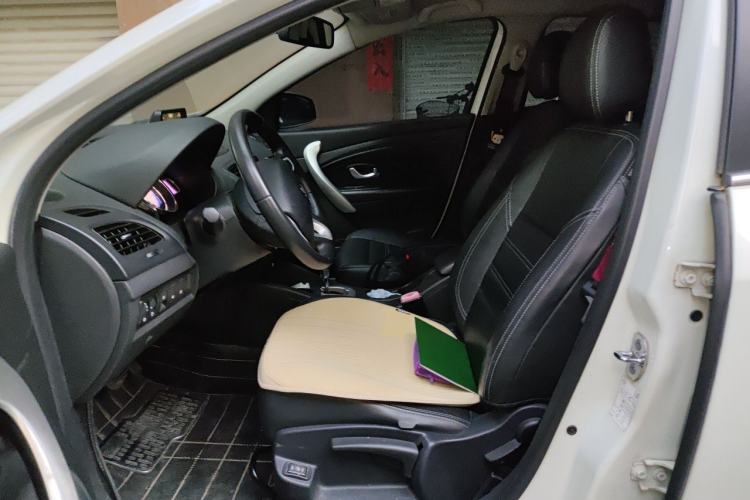Used Renault Fluence 2013 2.0L Fashion Edition Left Front Seat
