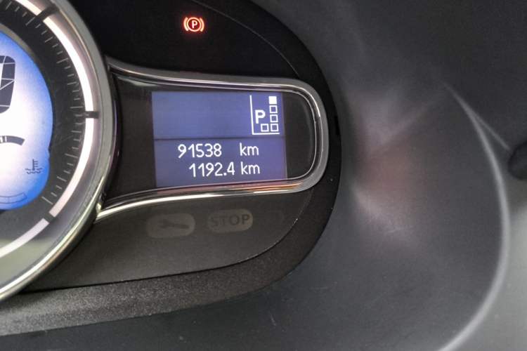 Used Renault Fluence 2013 2.0L Fashion Edition Odometer Close Up