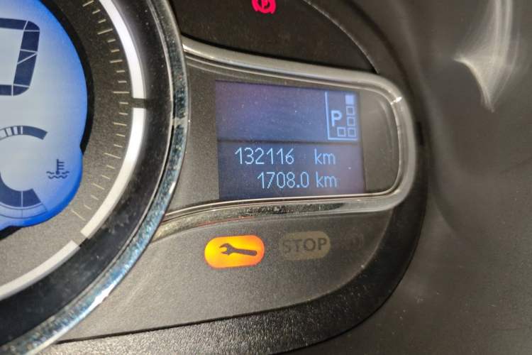 Used Renault Fluence 2013 2.0L Fashion Edition Odometer Close Up