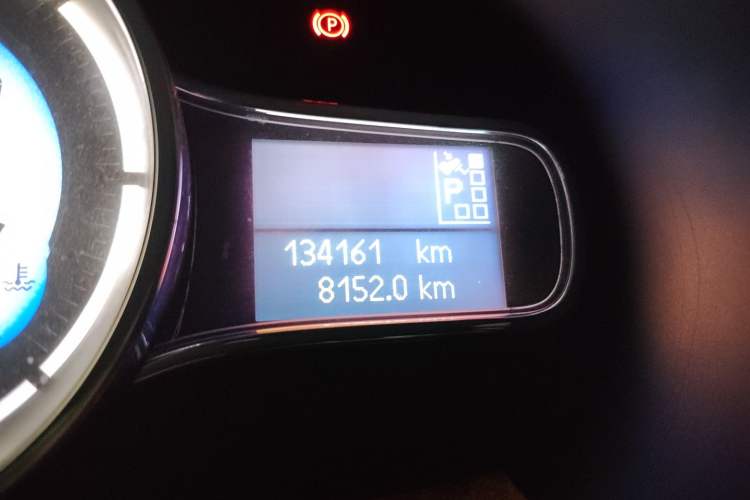 Used Renault Fluence 2013 2.0L Fashion Edition Odometer Close Up