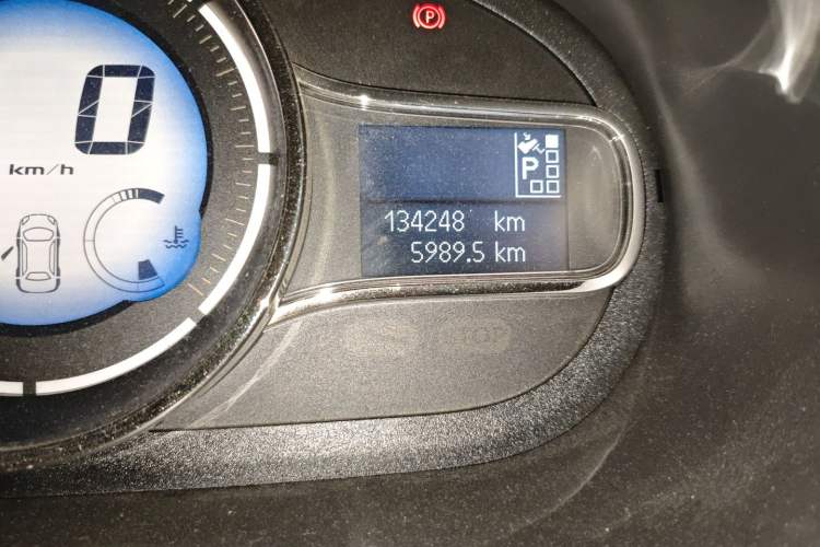 Used Renault Fluence 2013 2.0L Comfort Edition Odometer Close Up