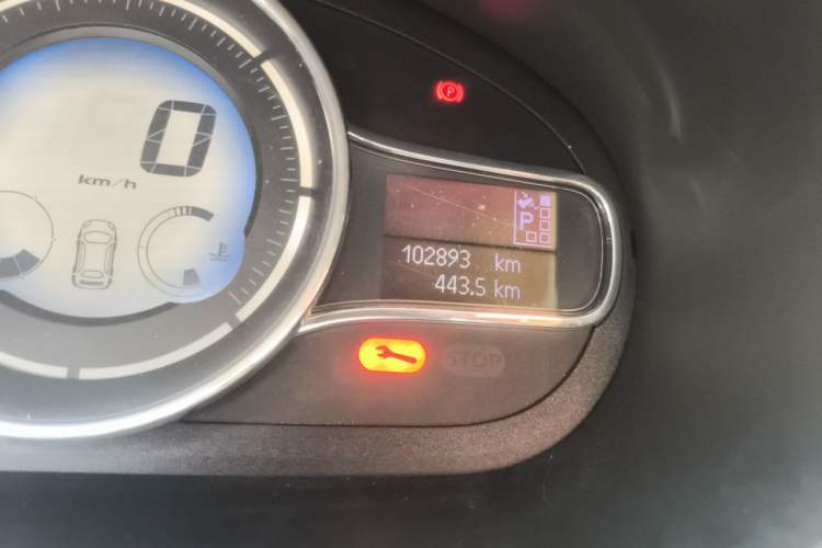 Used Renault Fluence 2013 2.0L Comfort Edition Odometer Close Up