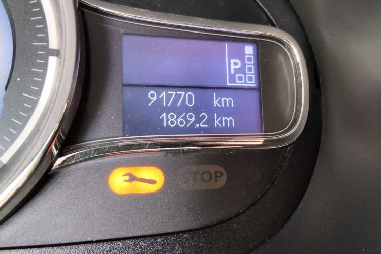 Used Renault Fluence 2013 2.0L Comfort Edition Odometer Close Up