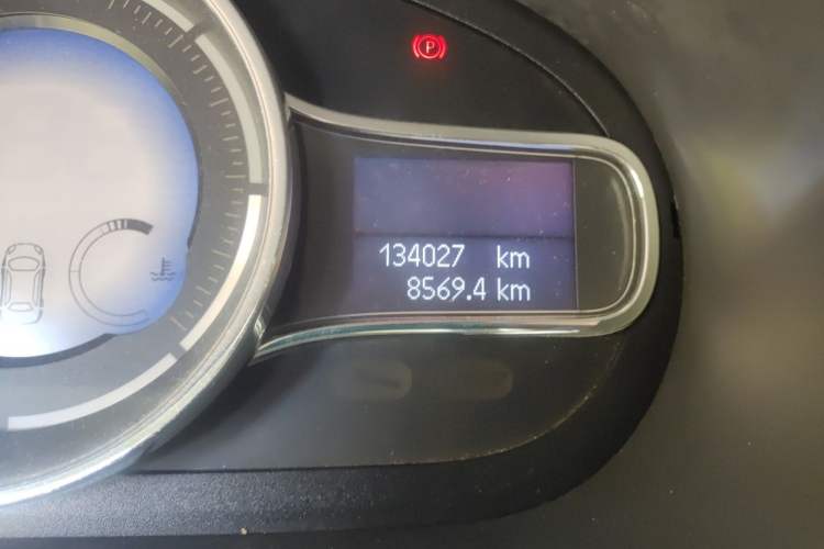 Used Renault Fluence 2013 2.0L Fashion Edition Odometer Close Up