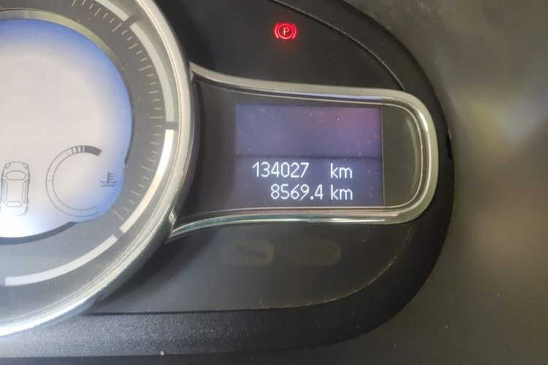 Used Renault Fluence 2013 2.0L Fashion Edition Odometer Close Up