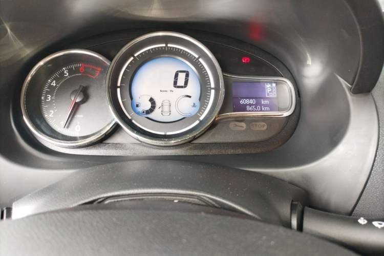 Used Renault Fluence 2013 2.0L Comfort Edition Odometer Close Up