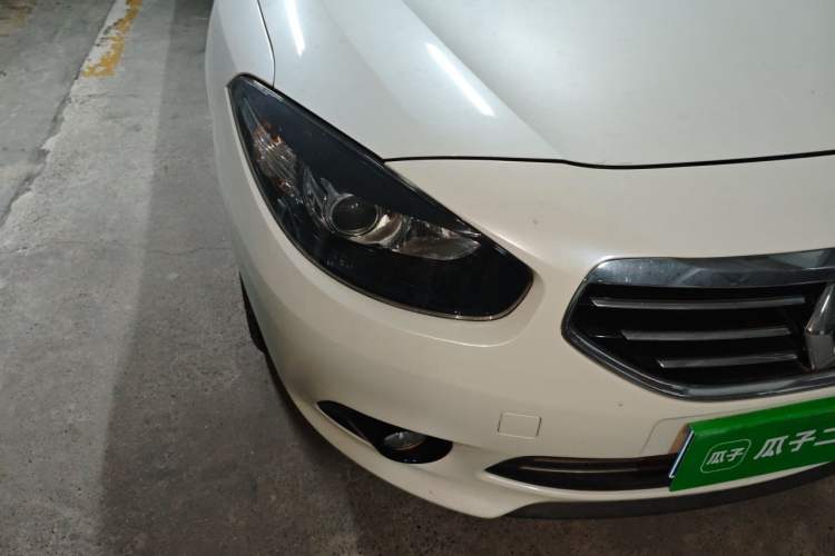Used Renault Fluence 2013 2.0L Fashion Edition Right Front Headlight