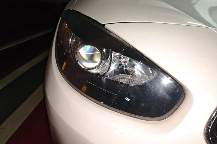 Used Renault Fluence 2013 2.0L Fashion Edition Right Front Headlight