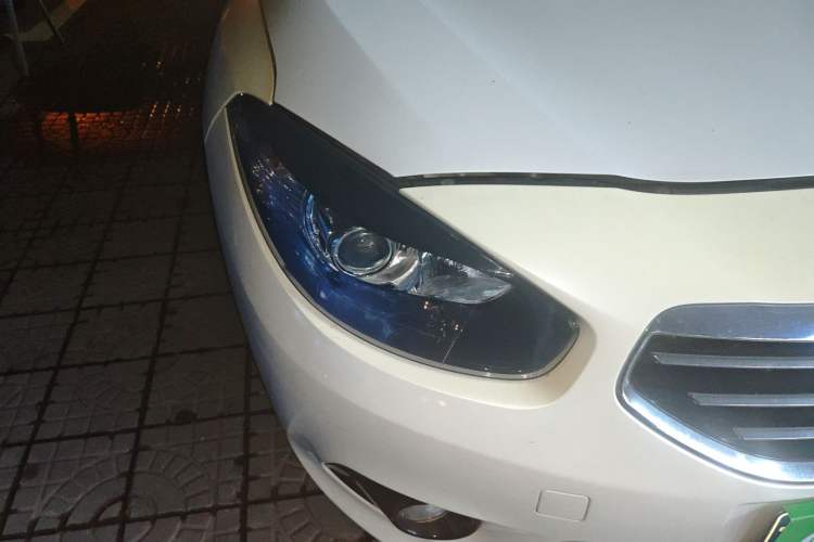 Used Renault Fluence 2013 2.0L Comfort Edition Right Front Headlight