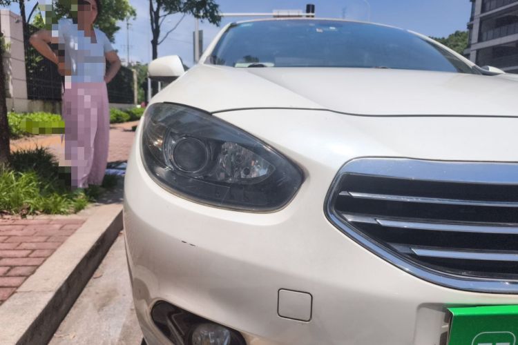 Used Renault Fluence 2013 2.0L Comfort Edition Right Front Headlight
